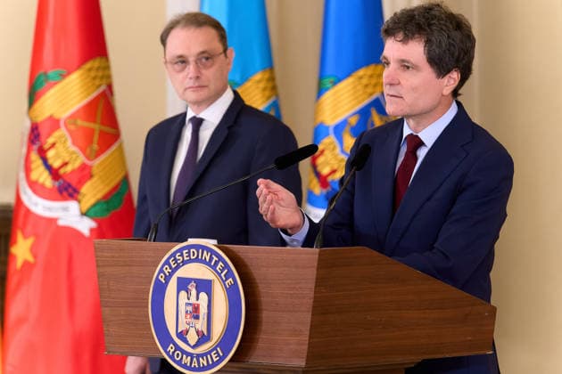 Romania: Luca Niculescu Appointed PM by President Dan Bucharest, Romania. 5th Oct, 2026: Nicusor Dan (R), President of Romania, announces Luca Niculescu (L), as the prime minister candidate following consultations with parliamentary parties at Cotroceni Palace. This is the fourth attempt to nominate a candidate able to secure a majority vote in Parliament, five months after the Bolojan government was dismissed in a no-confidence vote. Bucharest Romania Copyright: xLucianxAlecux