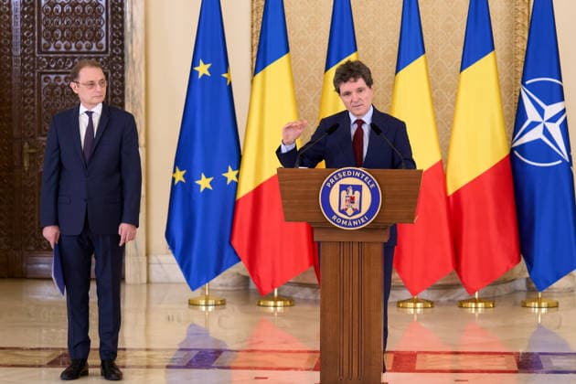 Romania: Luca Niculescu Appointed PM by President Dan Bucharest, Romania. 5th Oct, 2026: Nicusor Dan (R), President of Romania, announces Luca Niculescu (L), as the prime minister candidate following consultations with parliamentary parties at Cotroceni Palace. This is the fourth attempt to nominate a candidate able to secure a majority vote in Parliament, five months after the Bolojan government was dismissed in a no-confidence vote. Bucharest Romania Copyright: xLucianxAlecux