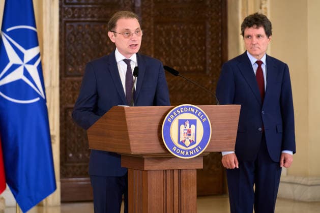 Romania: Luca Niculescu Appointed PM by President Dan Bucharest, Romania. 5th Oct, 2026: Luca Niculescu (L) speaks as he is announced by President Nicusor Dan (R) as Romania s prime-minister candidate, following consultations with parliamentary parties at Cotroceni Palace. This is the fourth attempt to nominate a candidate able to secure a majority vote in Parliament, five months after the Bolojan government was dismissed in a no-confidence vote. Bucharest Romania Copyright: xLucianxAlecux