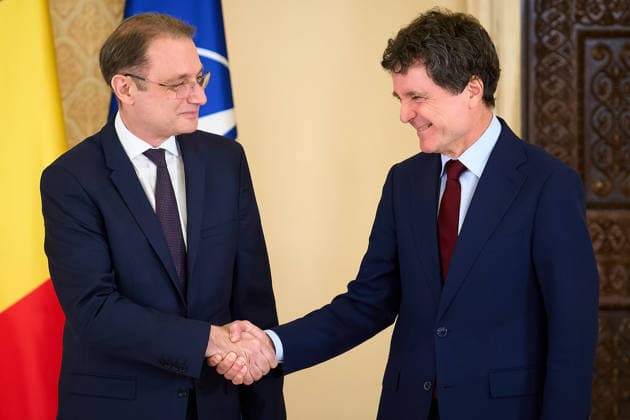 Romania: Luca Niculescu Appointed PM by President Dan Bucharest, Romania. 5th Oct, 2026: Nicusor Dan (R), President of Romania, announces Luca Niculescu (L), as the prime minister candidate following consultations with parliamentary parties at Cotroceni Palace. This is the fourth attempt to nominate a candidate able to secure a majority vote in Parliament, five months after the Bolojan government was dismissed in a no-confidence vote. Bucharest Romania Copyright: xLucianxAlecux
