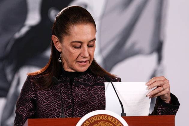October 5, 2026: TO-45353- Ciudad de M& xe9;xico. 2026-10 -05. Claudia Sheinbaum Pardo, President of Mexico, during the daily morning press conference in the Treasury Room of the National Palace in Mexico City. Alejandro God& xcd;nez Clasos.com.mx - ZUMAcs4_ 20261005_faa_cs4_052 Copyright: xAlejandroxGod& Xed;Nezx