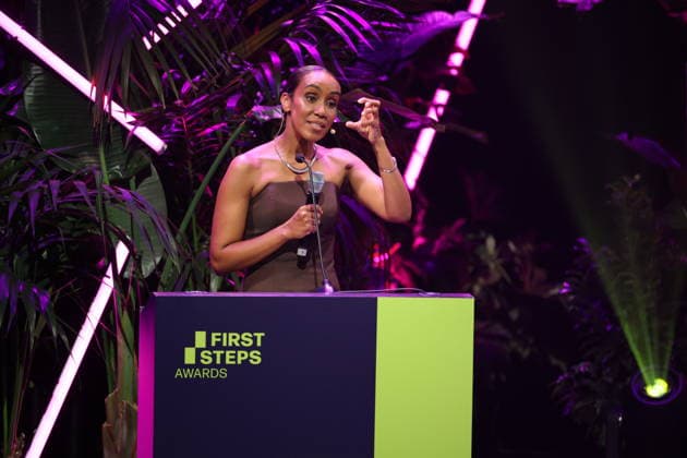 FIRST STEPS 2026 Götz George Nachwuchspreis Laudatio: Hadnet Tesfai Preisverleihung auf der Buehne bei der FIRST STEPS 2026 Verleihung im Theater des Westens in Berlin Copyright: xEventpressxFuhrx