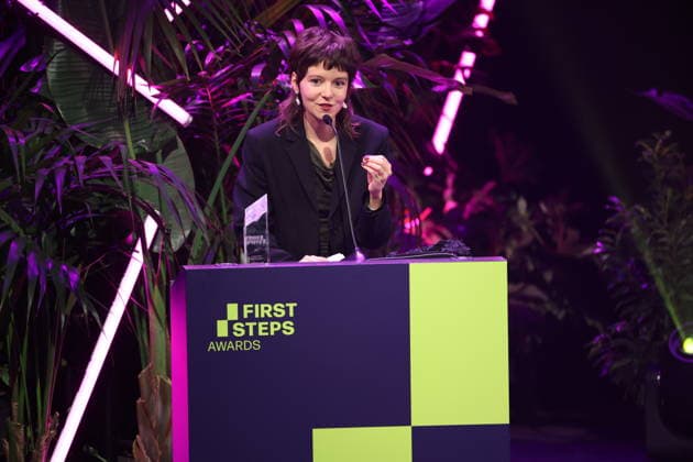 FIRST STEPS 2026 Götz George Nachwuchspreis Gewinnerin: Georgia Rushton in EGGSHELLS Preisverleihung auf der Buehne bei der FIRST STEPS 2026 Verleihung im Theater des Westens in Berlin Copyright: xEventpressxFuhrx