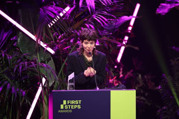 FIRST STEPS 2026 Götz George Nachwuchspreis Gewinnerin: Georgia Rushton in EGGSHELLS Preisverleihung auf der Buehne bei der FIRST STEPS 2026 Verleihung im Theater des Westens in Berlin Copyright: xEventpressxFuhrx