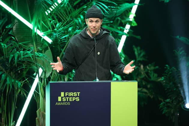 FIRST STEPS 2026 Dokumentarfilm Laudatio: Hans Block Preisverleihung auf der Buehne bei der FIRST STEPS 2026 Verleihung im Theater des Westens in Berlin Copyright: xEventpressxFuhrx
