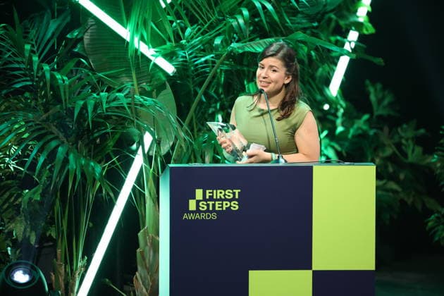 FIRST STEPS 2026 Dokumentarfilm Gewinnerfilm: WAS AN EMPFINDSAMKEIT BLEIBT von Daniela Magnani HuÌˆller Preisverleihung auf der Buehne bei der FIRST STEPS 2026 Verleihung im Theater des Westens in Berlin Copyright: xEventpressxFuhrx