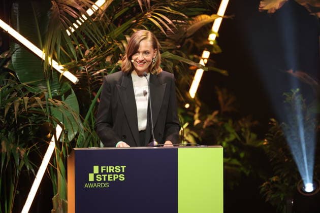 FIRST STEPS 2026 Big Audience Award Laudatio: Magdalena Prosteder Preisverleihung auf der Buehne bei der FIRST STEPS 2026 Verleihung im Theater des Westens in Berlin Copyright: xEventpressxFuhrx