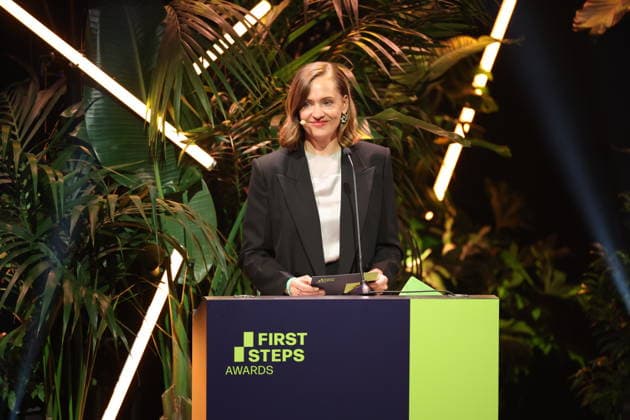 FIRST STEPS 2026 Big Audience Award Laudatio: Magdalena Prosteder Preisverleihung auf der Buehne bei der FIRST STEPS 2026 Verleihung im Theater des Westens in Berlin Copyright: xEventpressxFuhrx