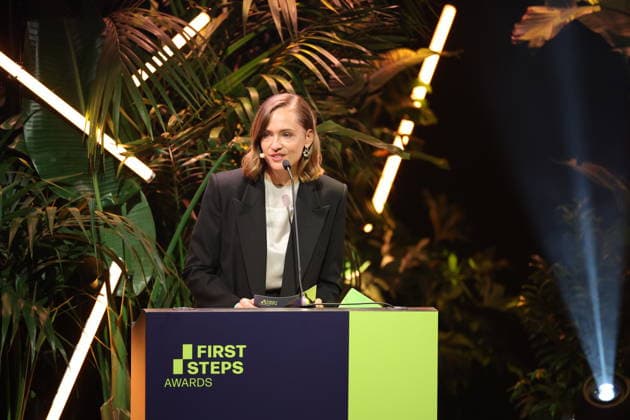 FIRST STEPS 2026 Big Audience Award Laudatio: Magdalena Prosteder Preisverleihung auf der Buehne bei der FIRST STEPS 2026 Verleihung im Theater des Westens in Berlin Copyright: xEventpressxFuhrx