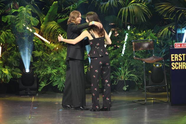 FIRST STEPS 2026 Big Audience Award Laudatio: Magdalena Prosteder und Big Audience Award: Gewinnerbuch: OPERATION OBERLAND von Patricia SchuÌˆtz Preisverleihung auf der Buehne bei der FIRST STEPS 2026 Verleihung im Theater des Westens in Berlin Copyright: xEventpressxFuhrx