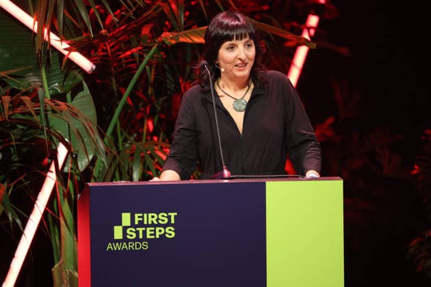 FIRST STEPS 2026 No Fear Bernd Eichinger Award Laudatio: Ira Tondowski ( Preisverleihung auf der Buehne bei der FIRST STEPS 2026 Verleihung im Theater des Westens in Berlin Copyright: xEventpressxFuhrx