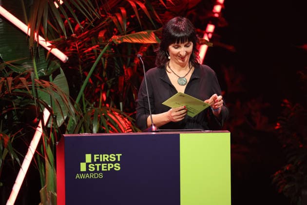 FIRST STEPS 2026 No Fear Bernd Eichinger Award Laudatio: Ira Tondowski ( Preisverleihung auf der Buehne bei der FIRST STEPS 2026 Verleihung im Theater des Westens in Berlin Copyright: xEventpressxFuhrx