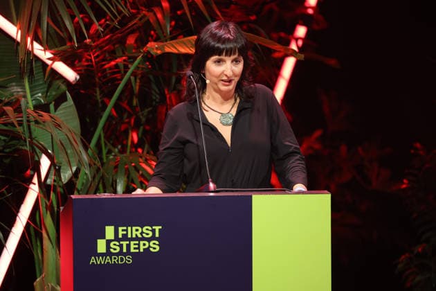 FIRST STEPS 2026 No Fear Bernd Eichinger Award Laudatio: Ira Tondowski ( Preisverleihung auf der Buehne bei der FIRST STEPS 2026 Verleihung im Theater des Westens in Berlin Copyright: xEventpressxFuhrx