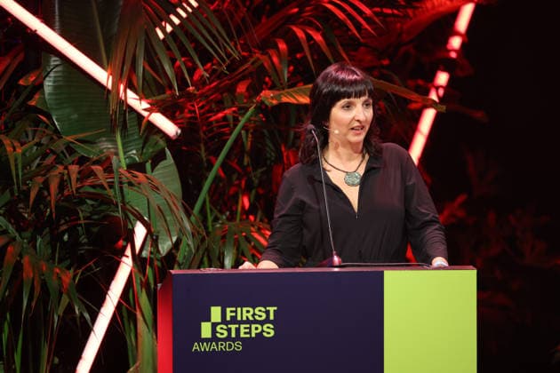 FIRST STEPS 2026 No Fear Bernd Eichinger Award Laudatio: Ira Tondowski ( Preisverleihung auf der Buehne bei der FIRST STEPS 2026 Verleihung im Theater des Westens in Berlin Copyright: xEventpressxFuhrx