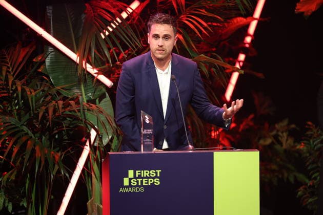 FIRST STEPS 2026 No Fear Bernd Eichinger Award Gewinnerfilm: VOM BÖSEN BLICK, Produktion: Justus Hagemann Preisverleihung auf der Buehne bei der FIRST STEPS 2026 Verleihung im Theater des Westens in Berlin Copyright: xEventpressxFuhrx
