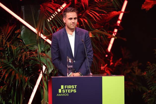 FIRST STEPS 2026 No Fear Bernd Eichinger Award Gewinnerfilm: VOM BÖSEN BLICK, Produktion: Justus Hagemann Preisverleihung auf der Buehne bei der FIRST STEPS 2026 Verleihung im Theater des Westens in Berlin Copyright: xEventpressxFuhrx