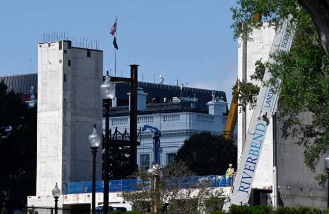 White House ballroom construction Construction continues on President Donald Trump s ballroom addition project at the White House in Washington, DC, on October 5, 2026. Photo by Olivier Douliery ABACAPRESS.COM Washington DC United States  Copyright: xDoulieryxOlivier ABACAx