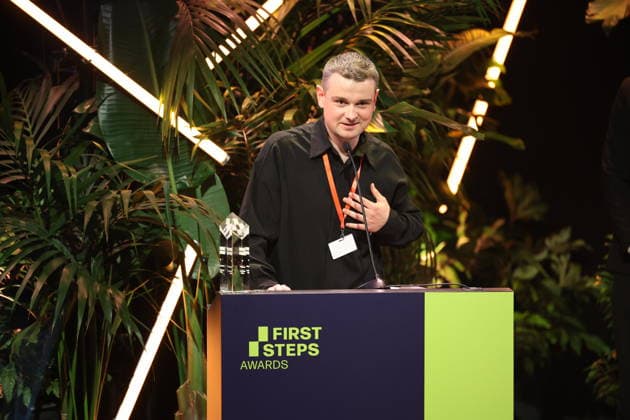 FIRST STEPS 2026 Mittellanger Spielfilm Gewinnerfilm: HASENFUSS von Maximilian Conway Preisverleihung auf der Buehne bei der FIRST STEPS 2026 Verleihung im Theater des Westens in Berlin Copyright: xEventpressxFuhrx