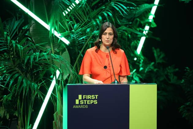 FIRST STEPS 2026 Drehbuch Laudatio: Leila Hamid Preisverleihung auf der Buehne bei der FIRST STEPS 2026 Verleihung im Theater des Westens in Berlin Copyright: xEventpressxFuhrx