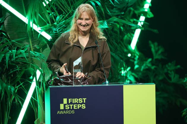 FIRST STEPS 2026 Drehbuch Gewinnerbuch: BLAUE STUNDE von Celina Rehr Preisverleihung auf der Buehne bei der FIRST STEPS 2026 Verleihung im Theater des Westens in Berlin Copyright: xEventpressxFuhrx