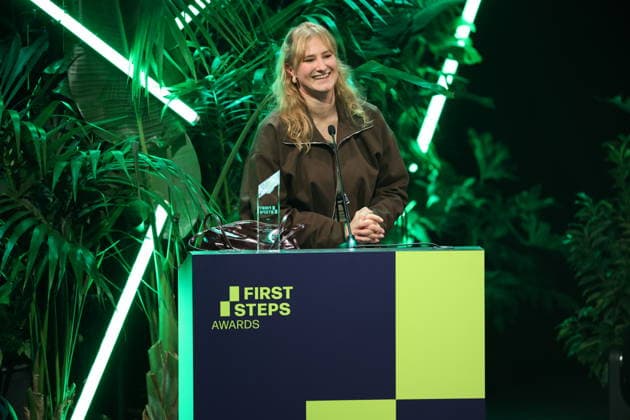 FIRST STEPS 2026 Drehbuch Gewinnerbuch: BLAUE STUNDE von Celina Rehr Preisverleihung auf der Buehne bei der FIRST STEPS 2026 Verleihung im Theater des Westens in Berlin Copyright: xEventpressxFuhrx