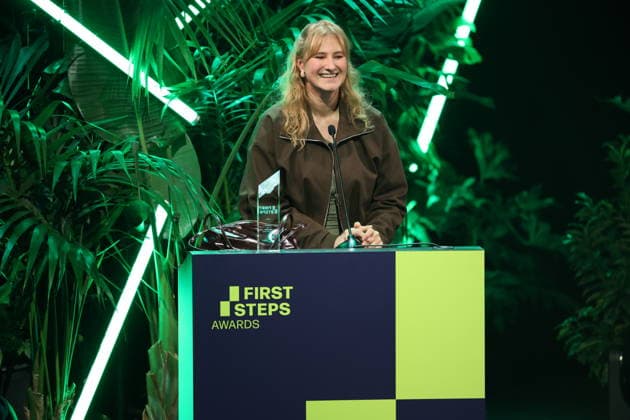 FIRST STEPS 2026 Drehbuch Gewinnerbuch: BLAUE STUNDE von Celina Rehr Preisverleihung auf der Buehne bei der FIRST STEPS 2026 Verleihung im Theater des Westens in Berlin Copyright: xEventpressxFuhrx