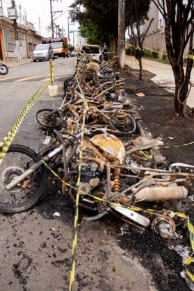 SaO PAULO, SP - 05.10.2026: QUEDA DE CABOS CAUSA INCêNDIO EM SaO PAULO - The fall of high-voltage power lines caused a large fire in Sao Paulo. Likely due to the rain, storm, and winds this past weekend in the southern part of the city, high-voltage power lines belonging to the electricity company Enel broke, causing a fire that engulfed numerous vehicles, including several motorcycles and a car. The vehicles were completely destroyed by the fire. All vehicles were parked legally on the street when the accident occurred. The owners are in talks with Enel to determine responsibility and compensation. The event took place on Rua Cannes, in the Veleiros neighborhood, near Capela do Socorro, Sao Paulo, on October 5, 2026. x3025738x VanxCampos
