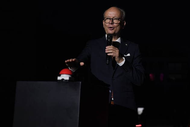 Start der Illumination zur Woche der Demokratie und zur Parlamentsnacht am 05.10.2026 auf dem Vorplatz des Landtags Nordrhein-Westfalen in Düsseldorf Der Landtag Nordrhein-Westfalen feiert sein 80-jähriges Bestehen mit einer Woche der Demokratie: Vom 5. bis zum 11. Oktober 2026 wird das Parlamentsgebäude am Rhein zur Leinwand für die Lichtinszenierung -Fundament der Demokratie-. Die Illumination hat das Künstlerduo Hartung & Trenz konzipiert. Die Illumination ist in den Landesfarben rot, grün und weiß gehalten. Andre Kuper, Präsident des Landtags, startet sie am Montag, 5. Oktober, um 19.30 Uhr. Ab dann ist sie bis Sonntag, 11. Oktober 2026, in der Zeit von ca. 19.30 Uhr bis 23 Uhr jeden Abend zu sehen.