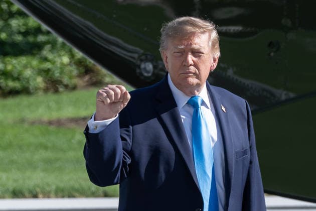 October 5, 2026, Washington, District Of Columbia, United States: President DONALD TRUMP gestures to the press before departing aboard Marine One for Grand Island, Nebraska, where he is scheduled to hold a midterm campaign rally in support of Republican Sen. PETE RICKETTS. Washington United States  - ZUMAk206 20261005_znp_k206_002 Copyright: xMattxKaminskyx