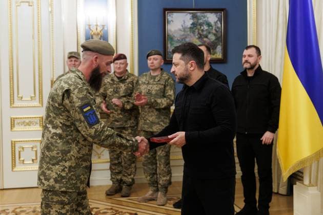 Zelenskyy Presents Territorial Defense Warriors with State Awards President of Ukraine Volodymyr Zelenskyy Presents Territorial Defense Warriors with State Awards in Kyiv, Ukraine on 5 October 2026, Credit:Office of the President of Ukraine B66 Avalon Kyiv, Ukraine  Copyright: xOfficexofxthexPresidentxofxUkrainex xB66x xAvalonx 1140815291