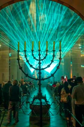Essen Light Festival, in der Innenstadt, Licht & Segen Lumen Cantus, Musiksynchrone Lasershow im Essener Dom, von Lichtdesigner Manfred Olma, zu live Orgelmusik, NRW, Deutschland, Essen Light Festival