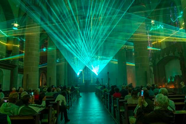 Essen Light Festival, in der Innenstadt, Licht & Segen Lumen Cantus, Musiksynchrone Lasershow im Essener Dom, von Lichtdesigner Manfred Olma, zu live Orgelmusik, NRW, Deutschland, Essen Light Festival