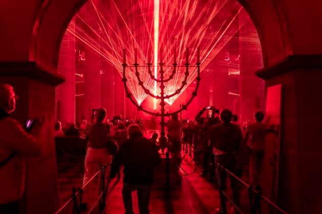 Essen Light Festival, in der Innenstadt, Licht & Segen Lumen Cantus, Musiksynchrone Lasershow im Essener Dom, von Lichtdesigner Manfred Olma, zu live Orgelmusik, NRW, Deutschland, Essen Light Festival