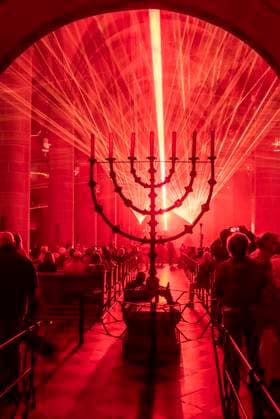 Essen Light Festival, in der Innenstadt, Licht & Segen Lumen Cantus, Musiksynchrone Lasershow im Essener Dom, von Lichtdesigner Manfred Olma, zu live Orgelmusik, NRW, Deutschland, Essen Light Festival