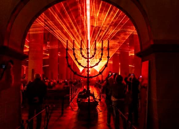 Essen Light Festival, in der Innenstadt, Licht & Segen Lumen Cantus, Musiksynchrone Lasershow im Essener Dom, von Lichtdesigner Manfred Olma, zu live Orgelmusik, NRW, Deutschland, Essen Light Festival