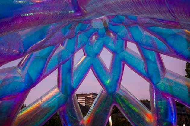 Essen Light Festival, in der Innenstadt, Lichtinstallation Meliora, des australischen Künstlerduos Atelier Sisu, auf dem Burgplatz, begehbare Lichtskulptur, NRW, Deutschland, Essen Light Festival