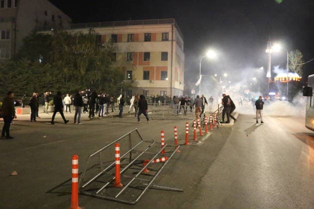 Protest in Pristina against convictions of former KLA commanders PRISTINA, KOSOVO - OCTOBER 5: Police block roads in the area as protesters gather in the capital during a protest in Pristina, Kosovo, against the convictions of former Kosovo Liberation Army (KLA) commanders by a court in The Hague, Netherlands, on October 5, 2026. Erkin Keci Anadolu Pristina Kosovo. Editorial use only. Please get in touch for any other usage.  Copyright: x2026xAnadoluxErkinxKecix