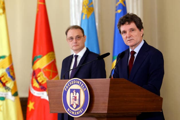 (261005) -- BUCHAREST, Oct. 5, 2026 -- Romanian President Nicusor Dan (R) speaks at a press conference in Bucharest, Romania, Oct. 5, 2026. Nicusor Dan designated Luca Niculescu, state secretary at the Ministry of Foreign Affairs, to form the government on Monday evening, according to Romania s national news agency Agerpres. (Photo by Xinhua) ROMANIA-BUCHAREST-PM-NOMINATION CristianxCristel 