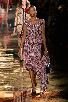 PFW Chanel - Runway LZ Models walk the runway during the Chanel Womenswear Spring Summer 2027 show as part of Paris Fashion Week on October 05, 2026 at Rolland Garros in Paris, France. Photo by Laurent Zabulon ABACAPRESS.COM  Copyright: xZabulonxLaurent ABACAx