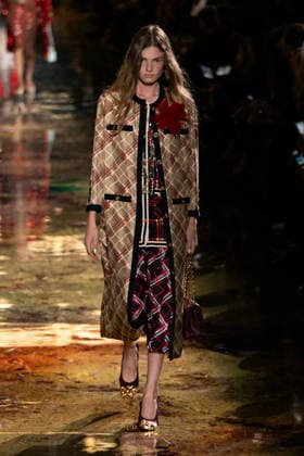 PFW Chanel - Runway LZ Models walk the runway during the Chanel Womenswear Spring Summer 2027 show as part of Paris Fashion Week on October 05, 2026 at Rolland Garros in Paris, France. Photo by Laurent Zabulon ABACAPRESS.COM  Copyright: xZabulonxLaurent ABACAx
