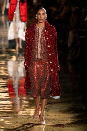 PFW Chanel - Runway LZ Models walk the runway during the Chanel Womenswear Spring Summer 2027 show as part of Paris Fashion Week on October 05, 2026 at Rolland Garros in Paris, France. Photo by Laurent Zabulon ABACAPRESS.COM  Copyright: xZabulonxLaurent ABACAx