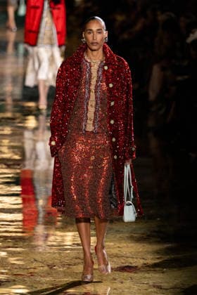 PFW Chanel - Runway LZ Models walk the runway during the Chanel Womenswear Spring Summer 2027 show as part of Paris Fashion Week on October 05, 2026 at Rolland Garros in Paris, France. Photo by Laurent Zabulon ABACAPRESS.COM  Copyright: xZabulonxLaurent ABACAx