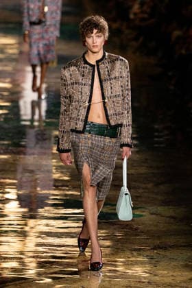 PFW Chanel - Runway LZ Models walk the runway during the Chanel Womenswear Spring Summer 2027 show as part of Paris Fashion Week on October 05, 2026 at Rolland Garros in Paris, France. Photo by Laurent Zabulon ABACAPRESS.COM  Copyright: xZabulonxLaurent ABACAx