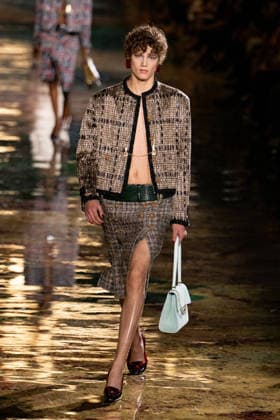 PFW Chanel - Runway LZ Models walk the runway during the Chanel Womenswear Spring Summer 2027 show as part of Paris Fashion Week on October 05, 2026 at Rolland Garros in Paris, France. Photo by Laurent Zabulon ABACAPRESS.COM  Copyright: xZabulonxLaurent ABACAx