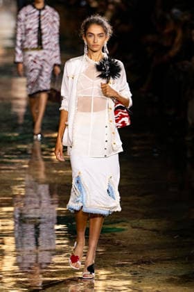 PFW Chanel - Runway LZ Models walk the runway during the Chanel Womenswear Spring Summer 2027 show as part of Paris Fashion Week on October 05, 2026 at Rolland Garros in Paris, France. Photo by Laurent Zabulon ABACAPRESS.COM  Copyright: xZabulonxLaurent ABACAx