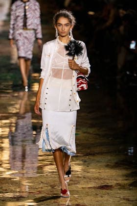 PFW Chanel - Runway LZ Models walk the runway during the Chanel Womenswear Spring Summer 2027 show as part of Paris Fashion Week on October 05, 2026 at Rolland Garros in Paris, France. Photo by Laurent Zabulon ABACAPRESS.COM  Copyright: xZabulonxLaurent ABACAx
