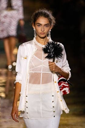 PFW Chanel - Runway LZ Models walk the runway during the Chanel Womenswear Spring Summer 2027 show as part of Paris Fashion Week on October 05, 2026 at Rolland Garros in Paris, France. Photo by Laurent Zabulon ABACAPRESS.COM  Copyright: xZabulonxLaurent ABACAx
