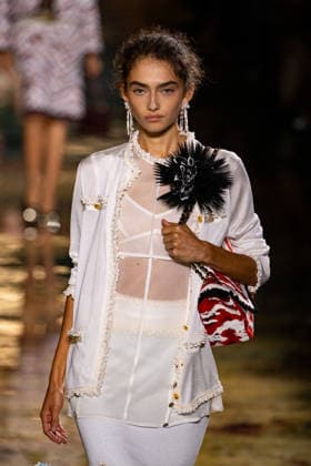 PFW Chanel - Runway LZ Models walk the runway during the Chanel Womenswear Spring Summer 2027 show as part of Paris Fashion Week on October 05, 2026 at Rolland Garros in Paris, France. Photo by Laurent Zabulon ABACAPRESS.COM  Copyright: xZabulonxLaurent ABACAx