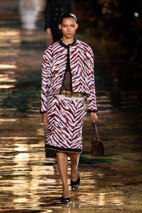 PFW Chanel - Runway LZ Models walk the runway during the Chanel Womenswear Spring Summer 2027 show as part of Paris Fashion Week on October 05, 2026 at Rolland Garros in Paris, France. Photo by Laurent Zabulon ABACAPRESS.COM  Copyright: xZabulonxLaurent ABACAx