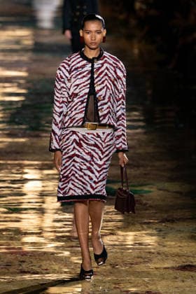 PFW Chanel - Runway LZ Models walk the runway during the Chanel Womenswear Spring Summer 2027 show as part of Paris Fashion Week on October 05, 2026 at Rolland Garros in Paris, France. Photo by Laurent Zabulon ABACAPRESS.COM  Copyright: xZabulonxLaurent ABACAx